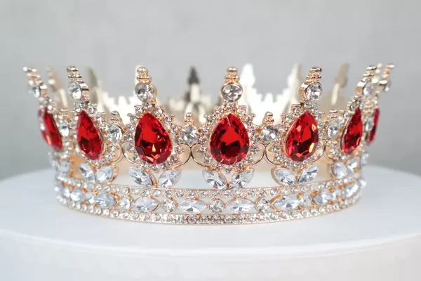 Queen Topper