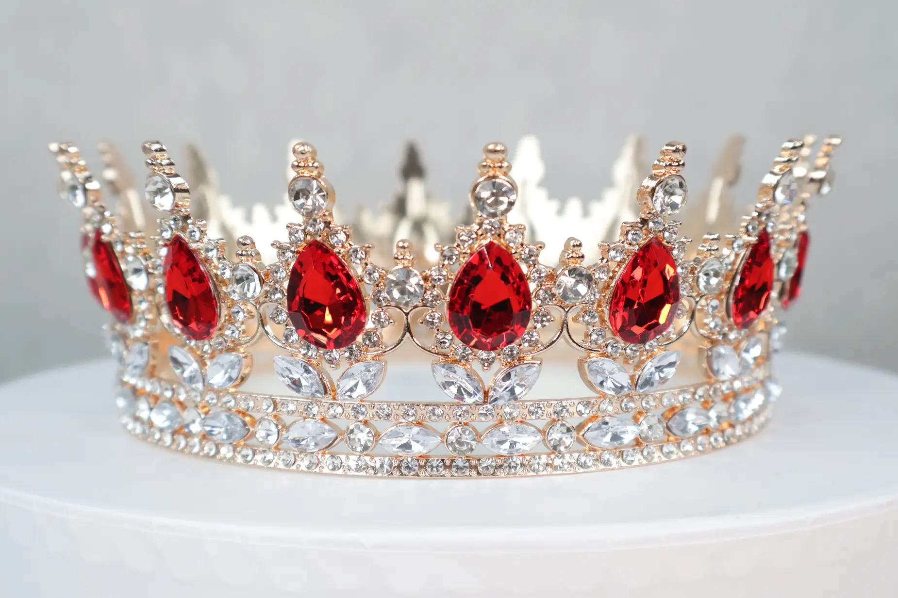 Queen Topper